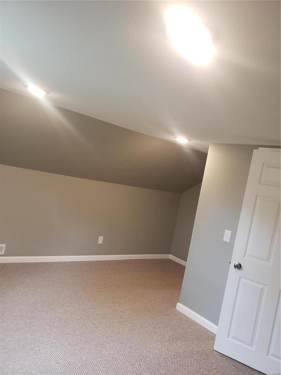 924 College Street Property Photo 8