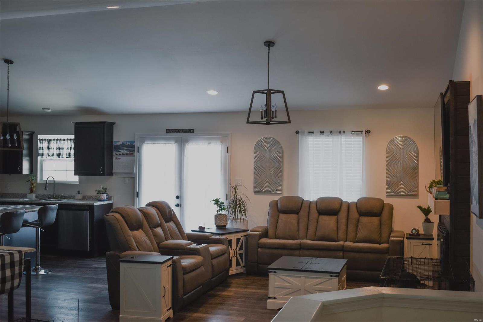 1028 Wolf Creek Drive Property Photo 3