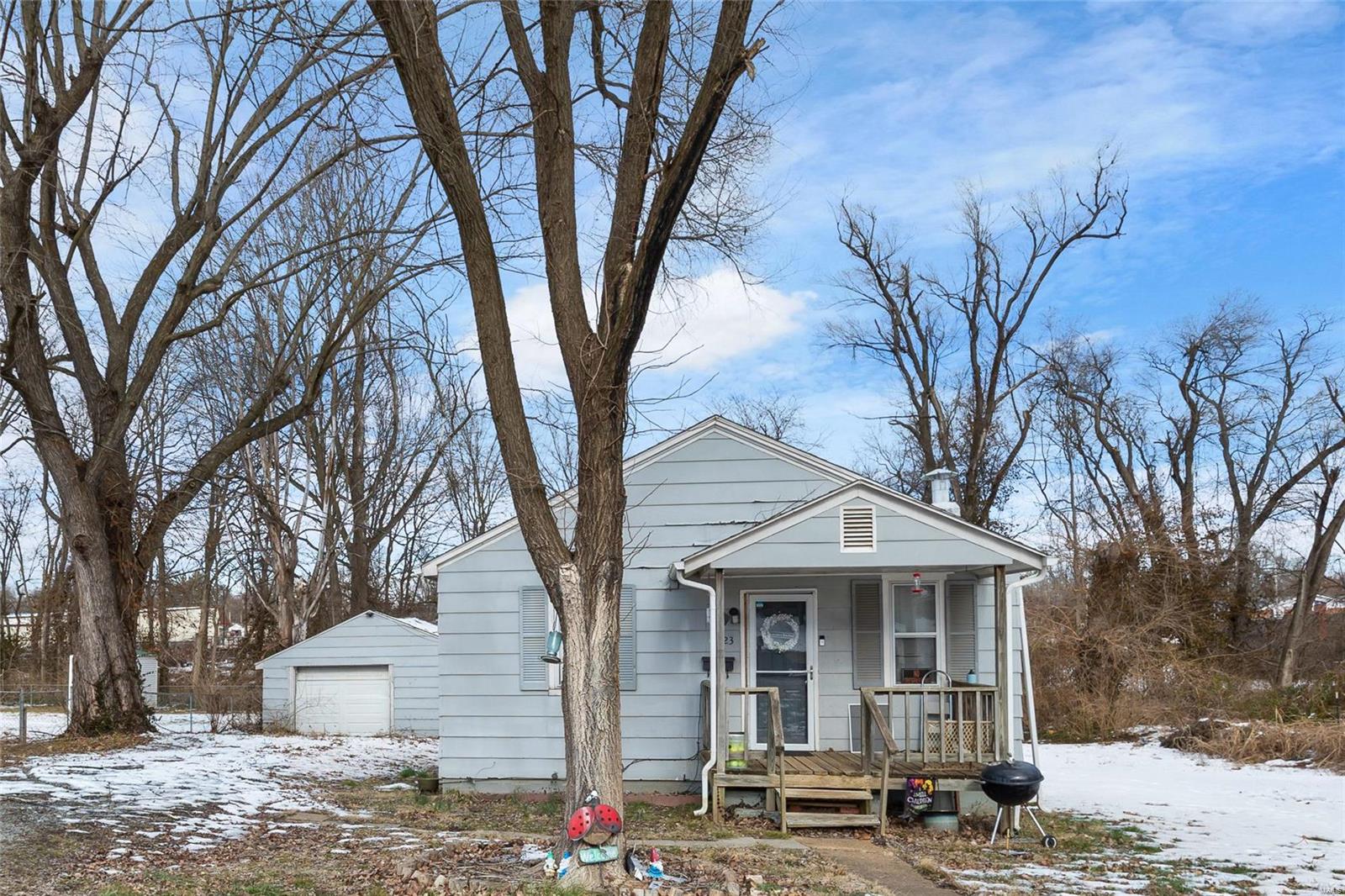 623 Quarry Street Property Photo 2