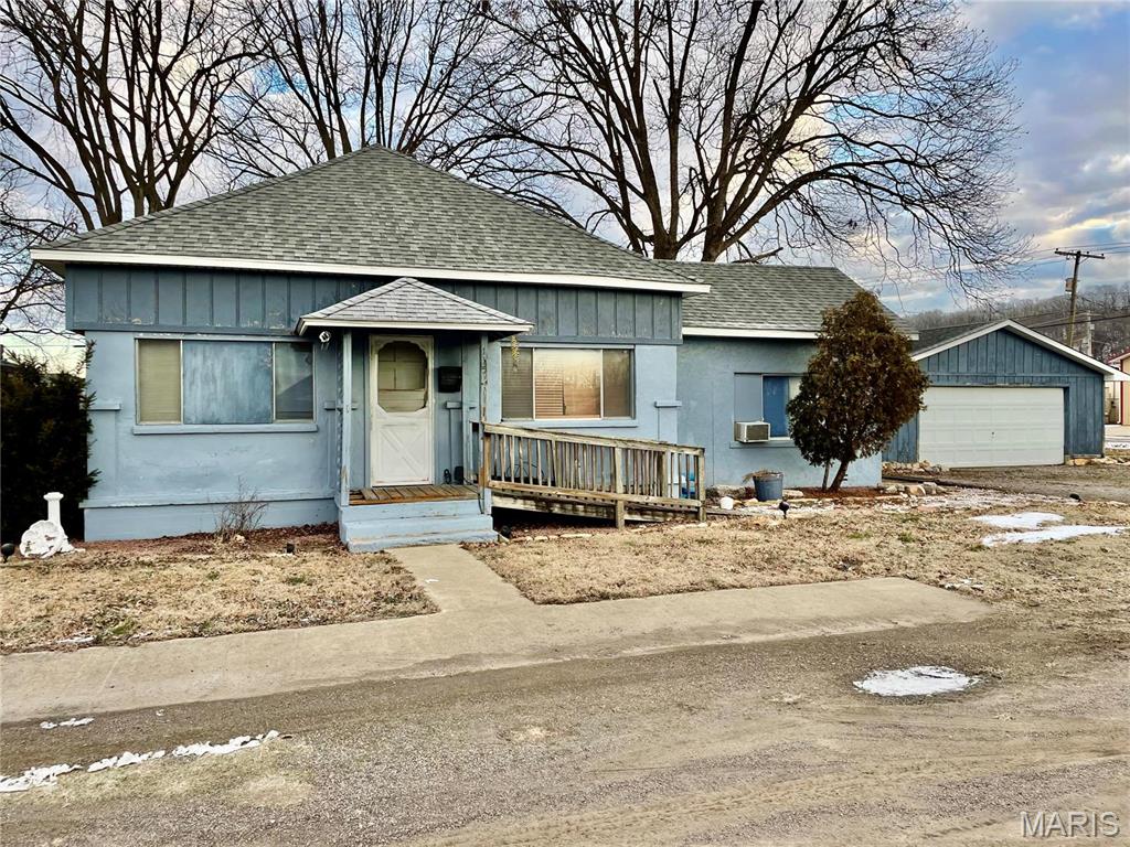 115 Cook Avenue Property Photo 1