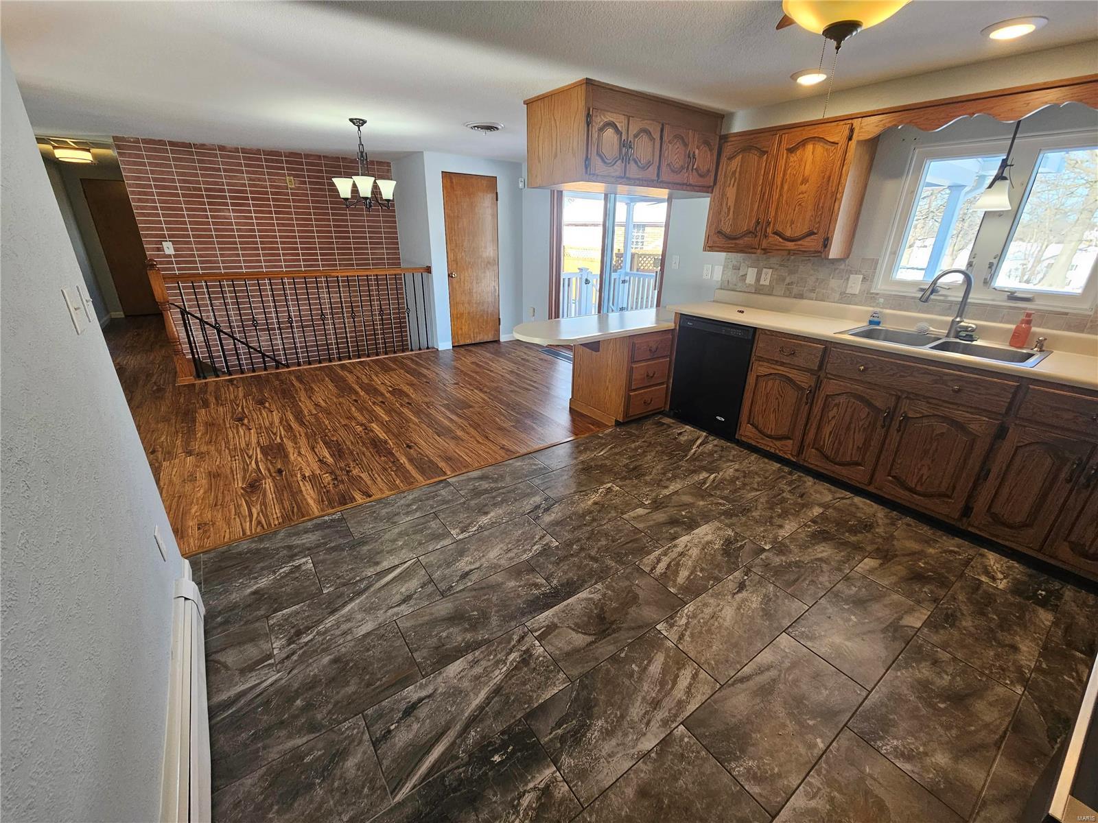 111 Linn Drive Property Photo 2