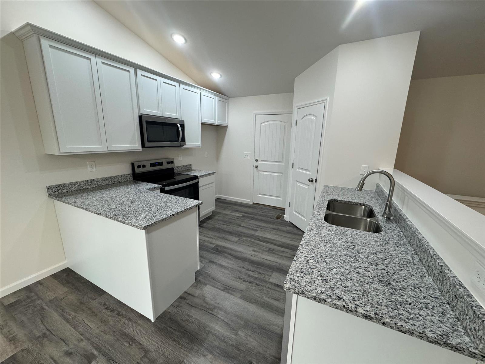 31524 Mimosa Court Property Photo 5