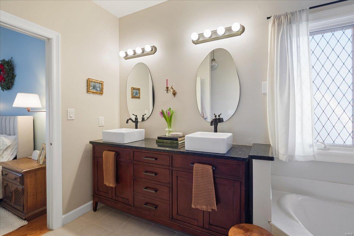 219 Emerald Vale Drive Property Photo 26