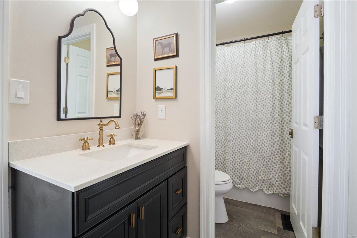 219 Emerald Vale Drive Property Photo 32