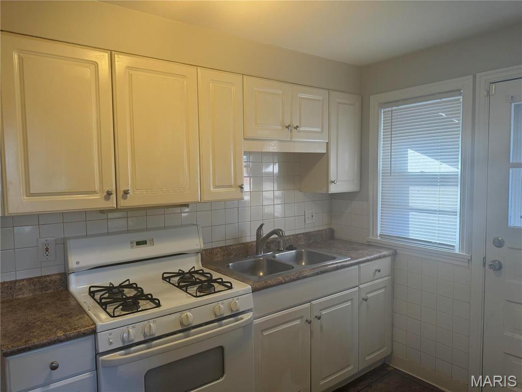 9100 Gedde Avenue Property Photo 4