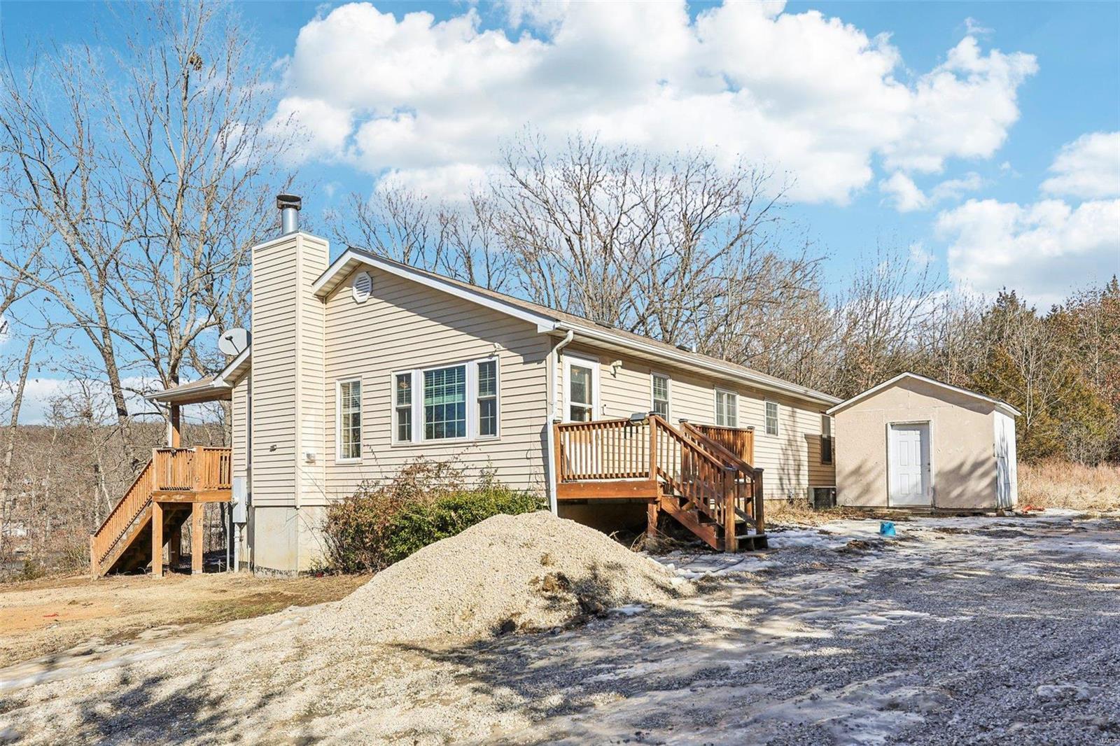 4043 E Shore Drive Property Photo 2