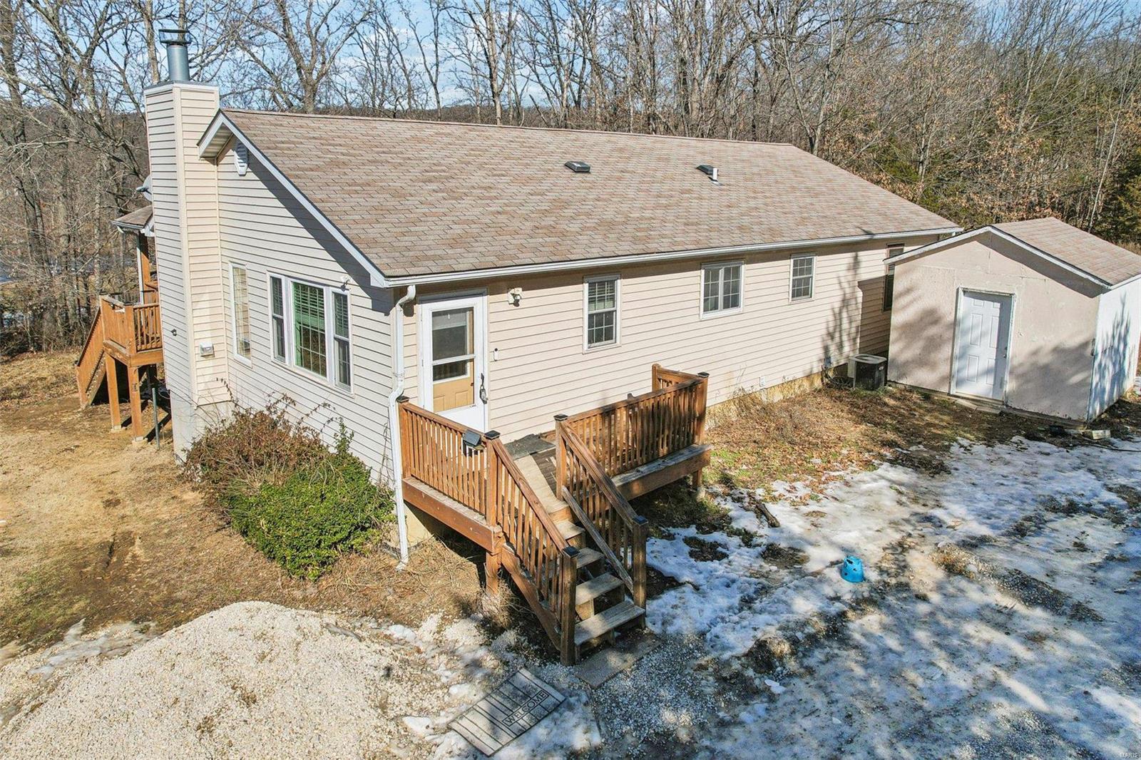 4043 E Shore Drive Property Photo 3