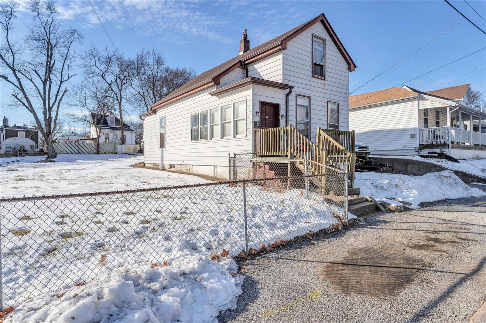 140 E Loretta Avenue Property Photo