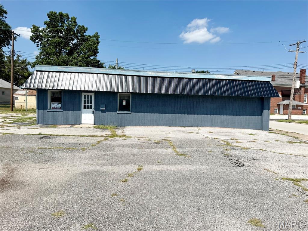 265 E Ferguson Avenue Property Photo 1