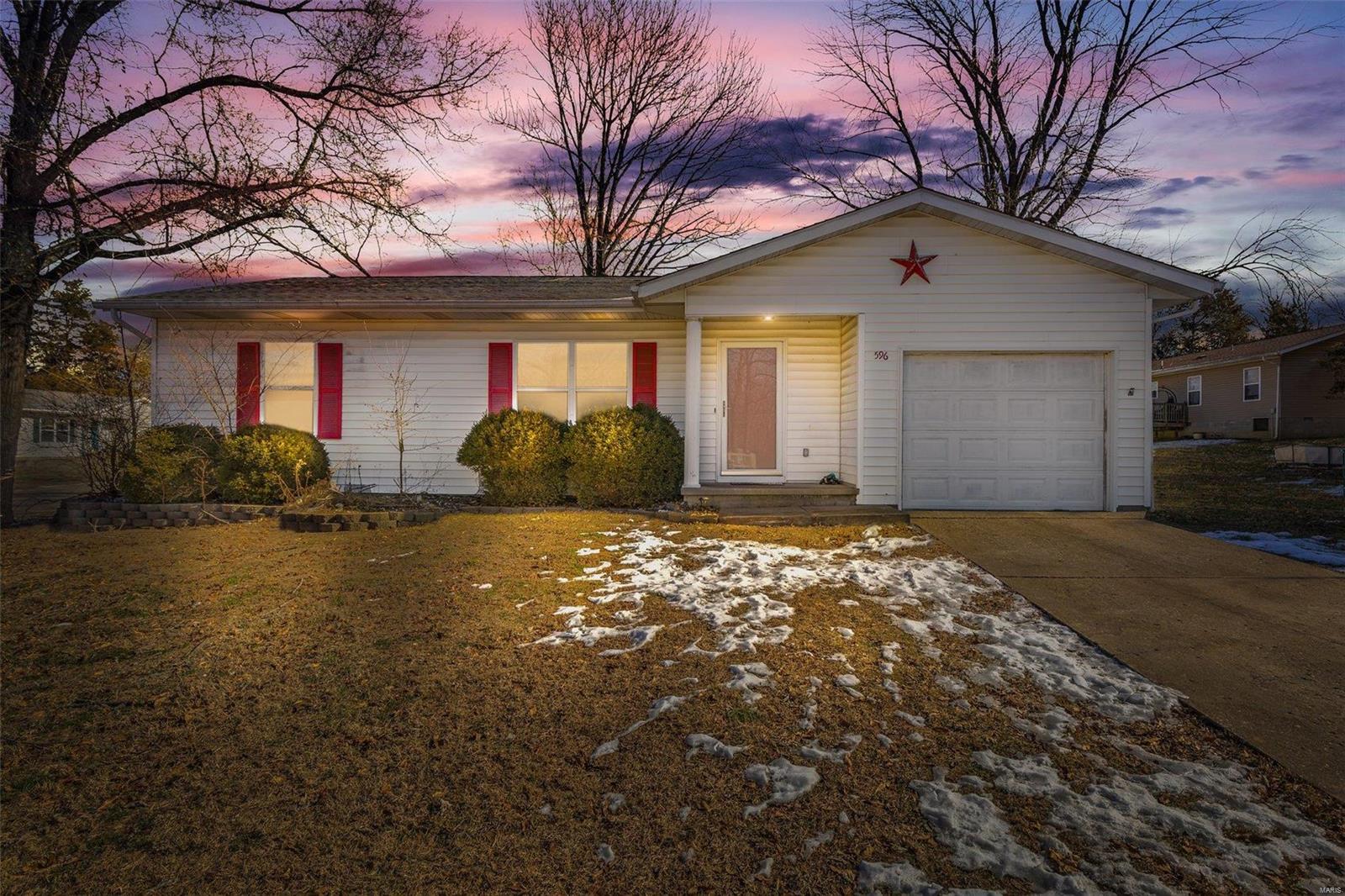 596 Huntleigh Court Property Photo 1