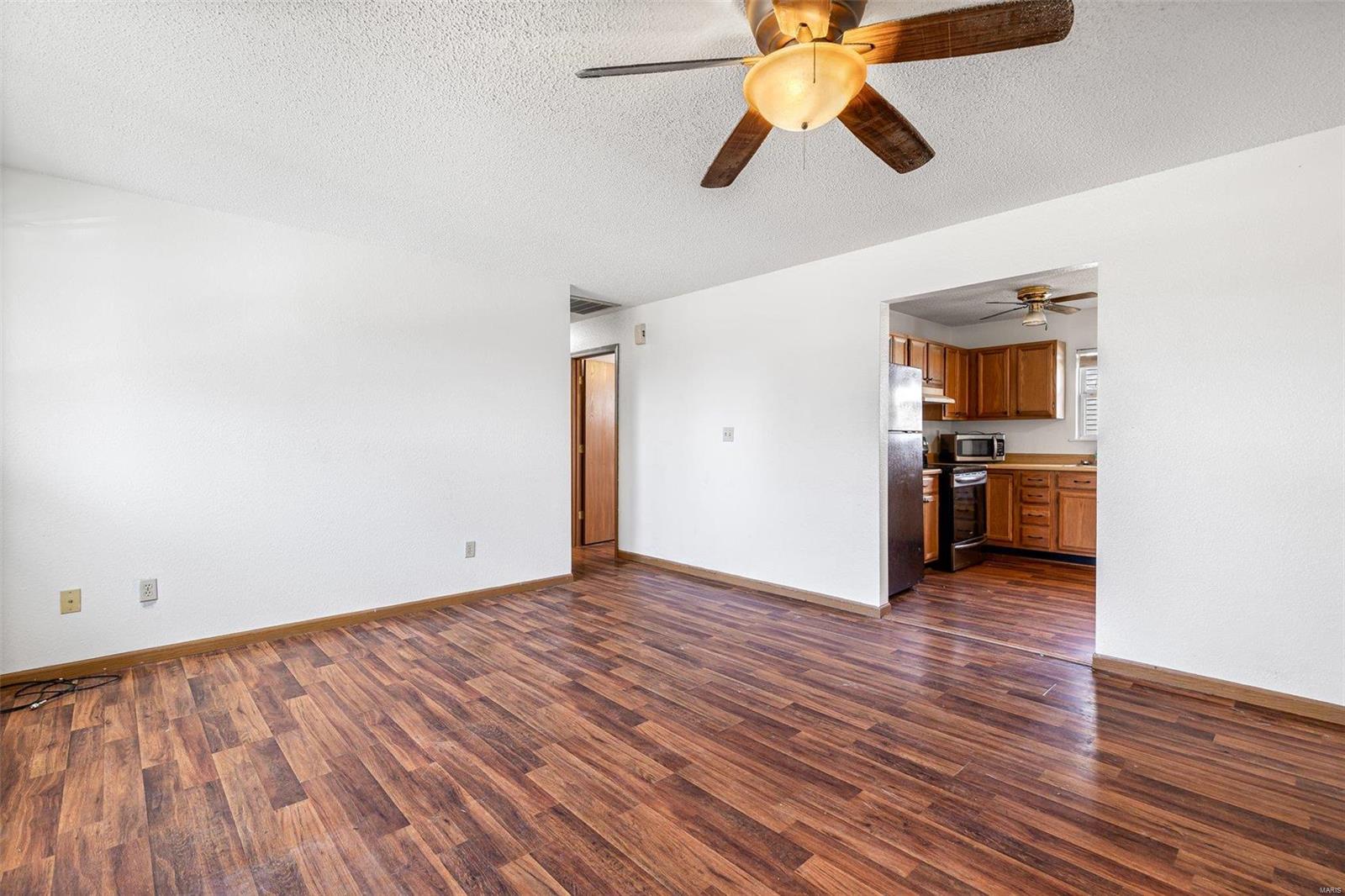 596 Huntleigh Court Property Photo 7
