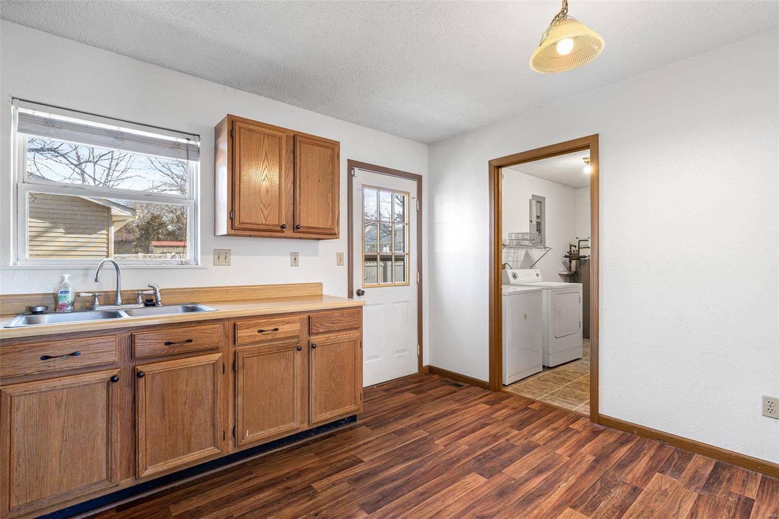 596 Huntleigh Court Property Photo 12
