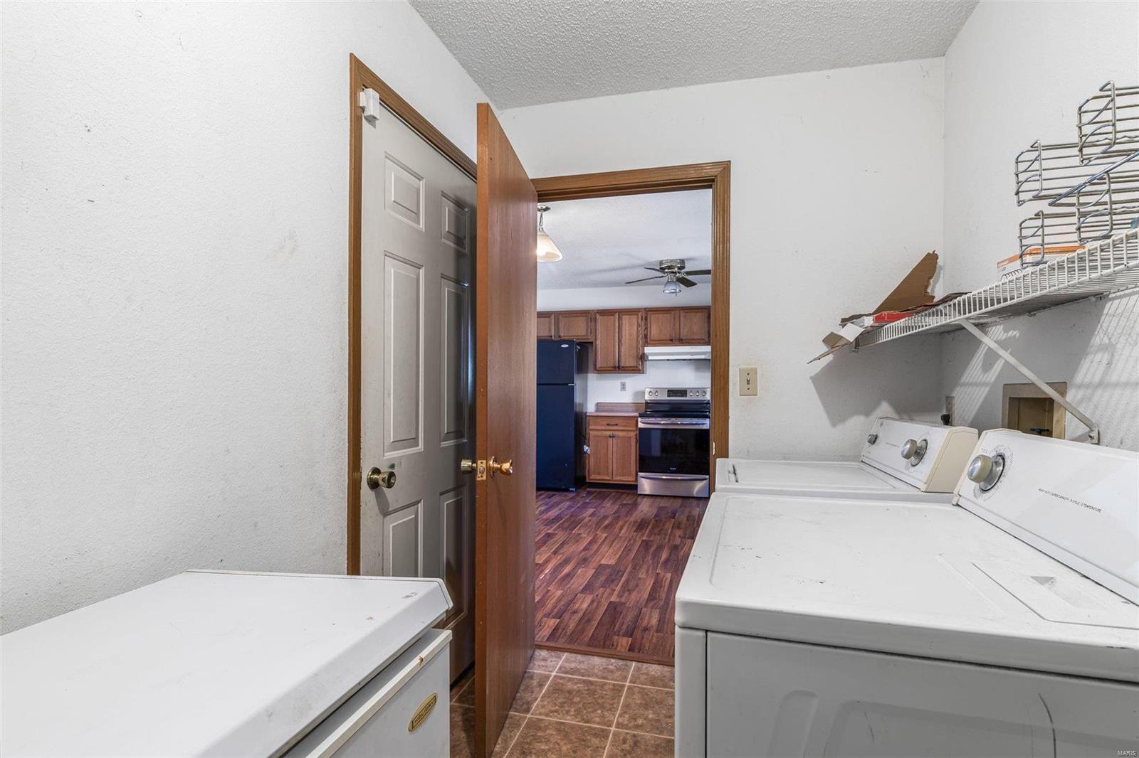 596 Huntleigh Court Property Photo 17