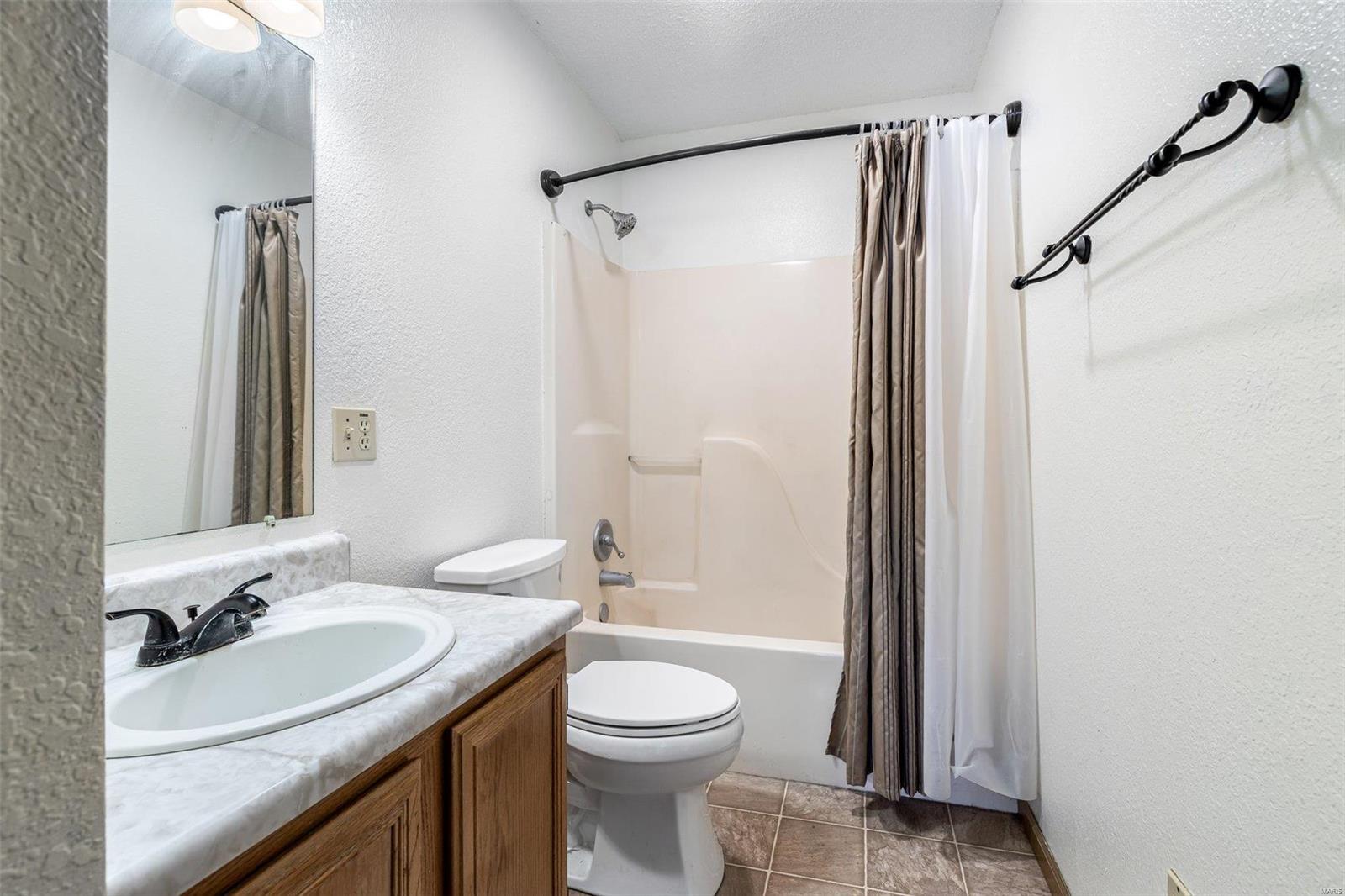 596 Huntleigh Court Property Photo 24