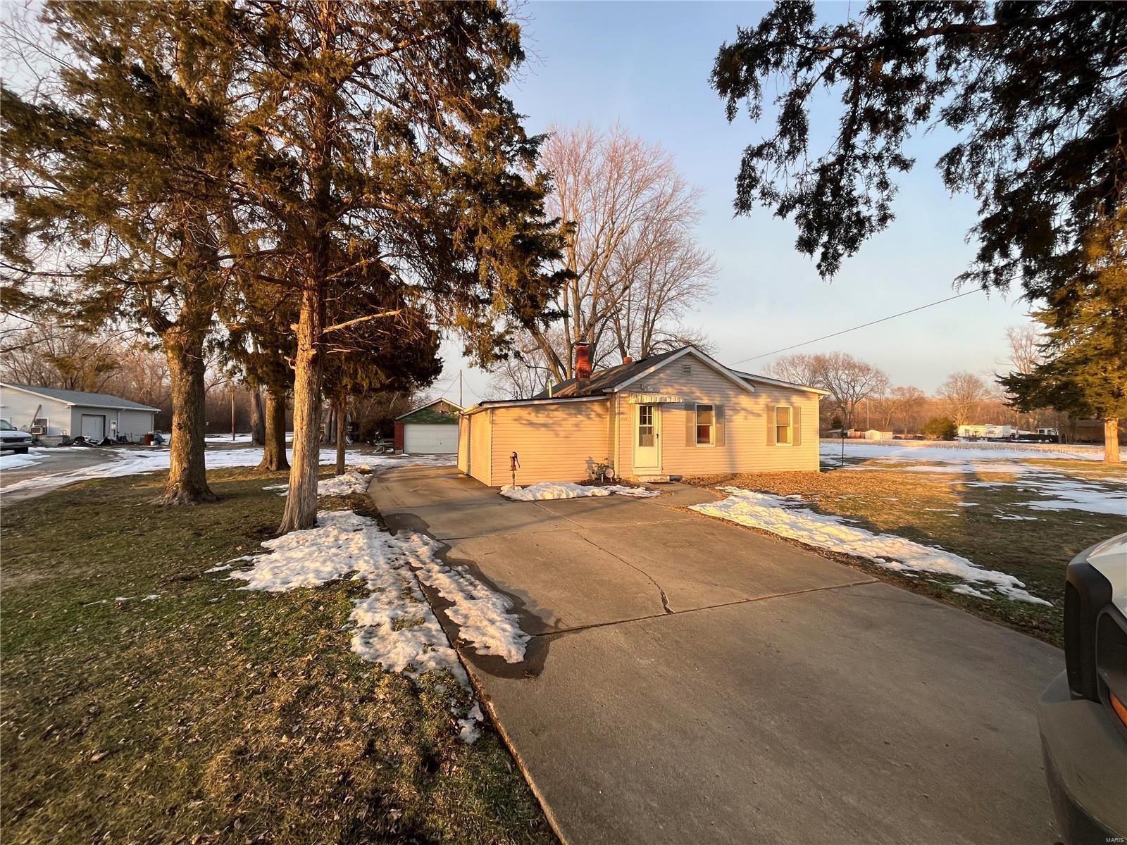 5267 Chain Of Rocks Road Property Photo