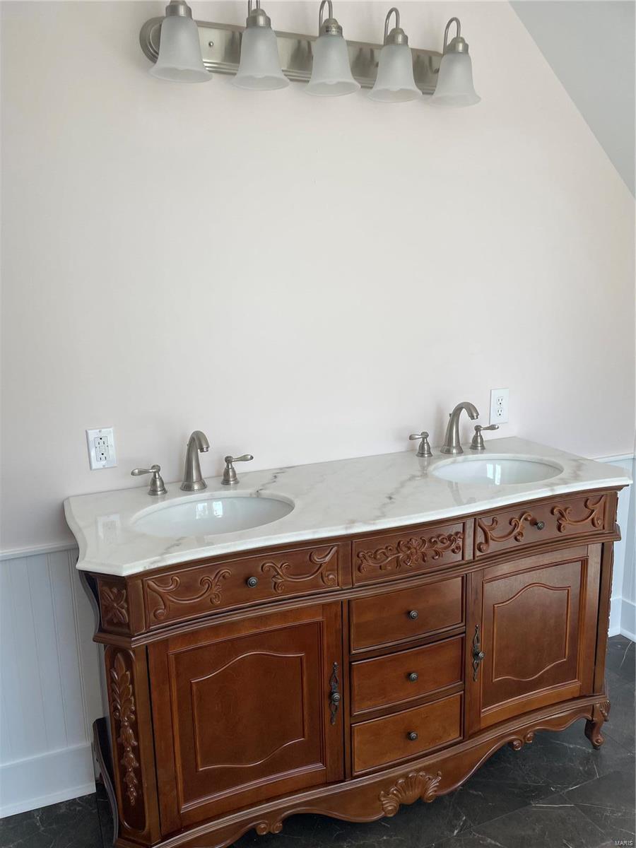 610 W Main Street Property Photo 40