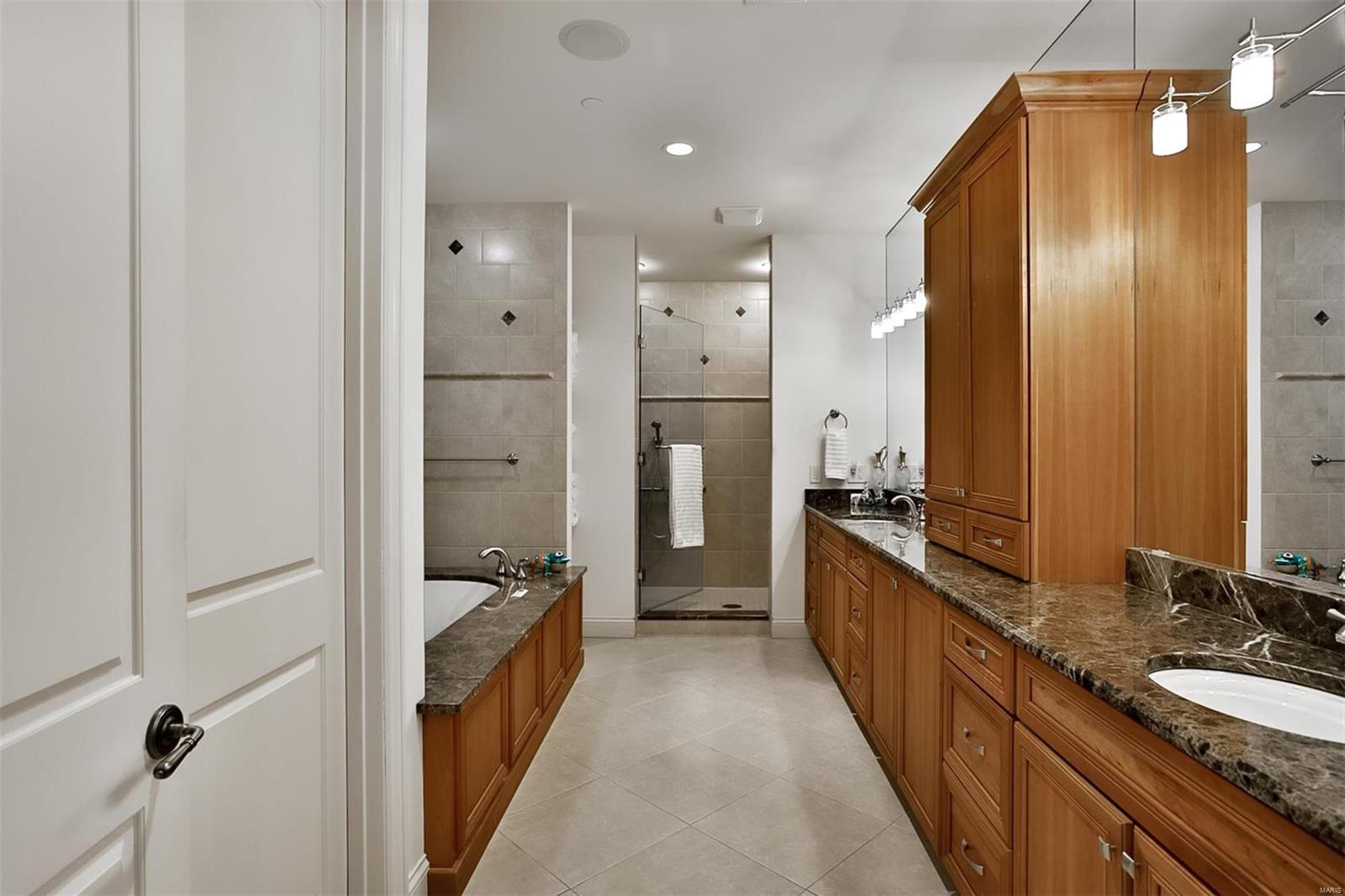 155 Carondelet Plaza 600 Property Photo 24