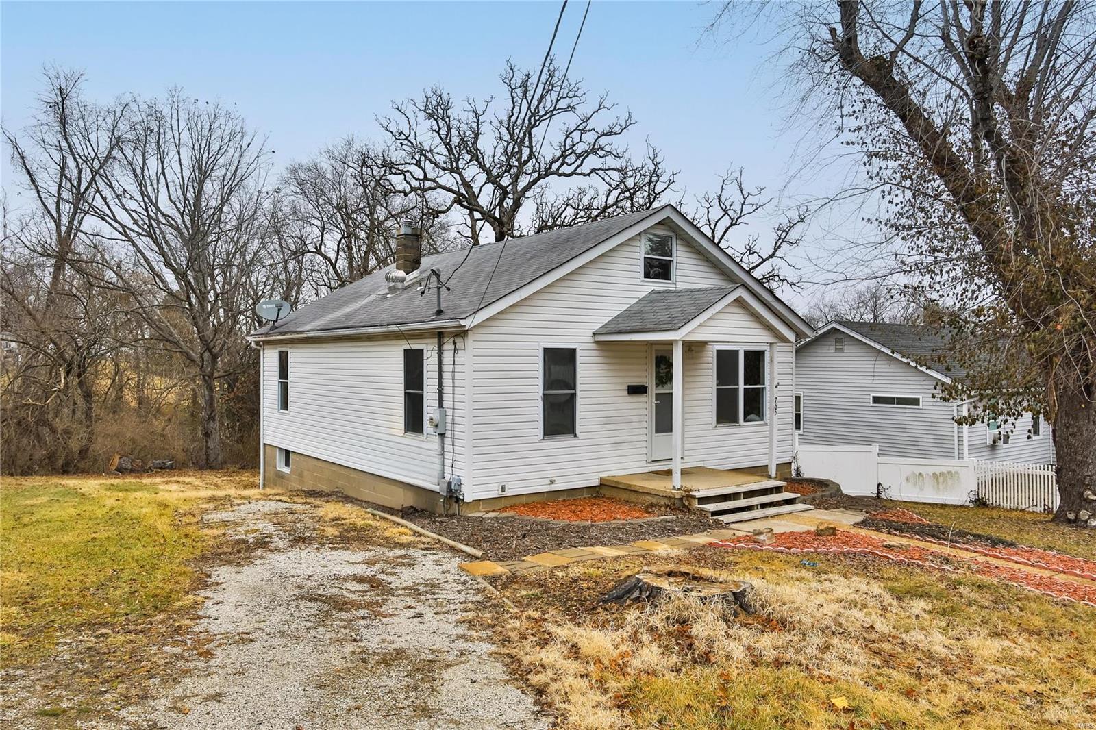 765 Kenny Street Property Photo