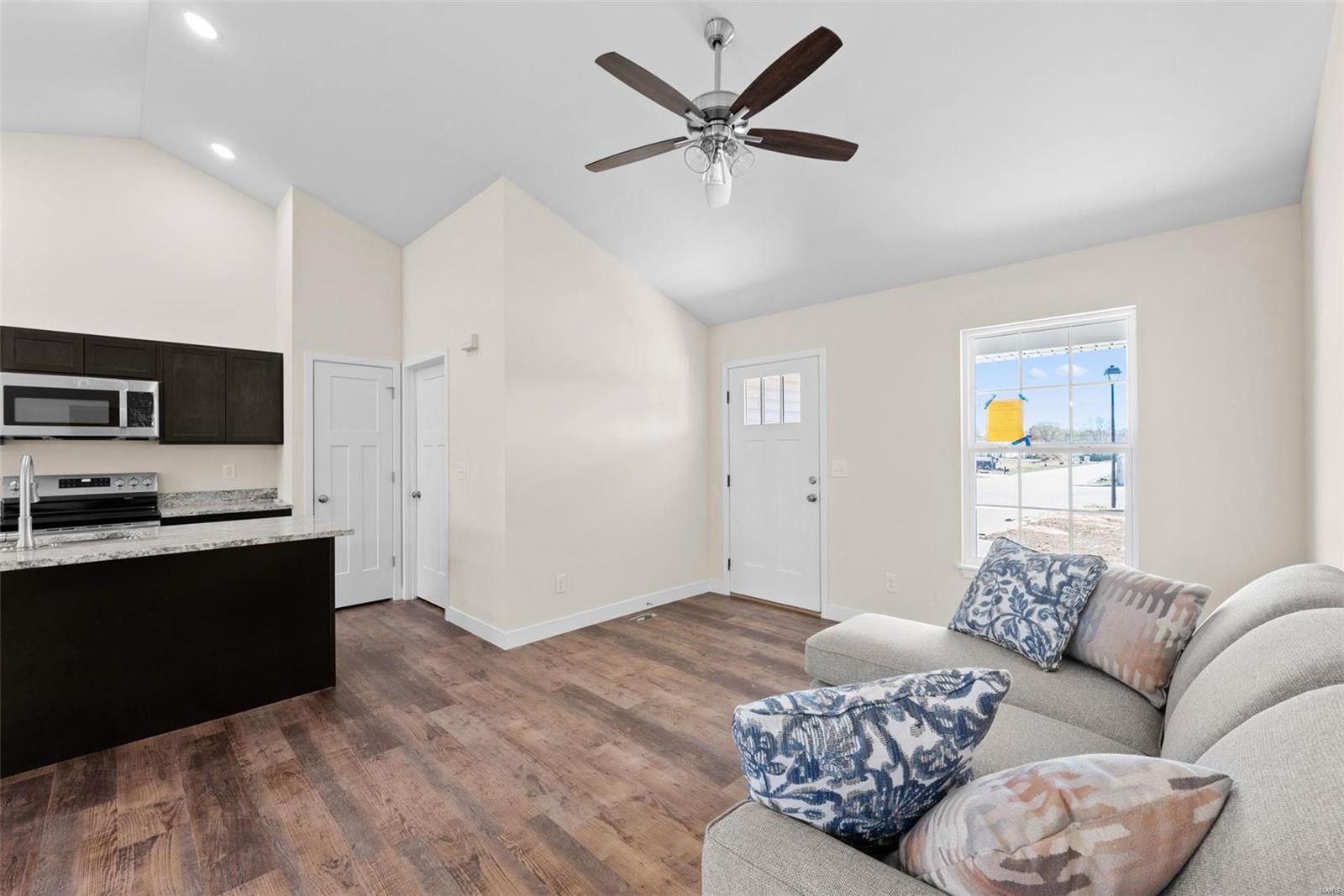 122 Grindstone Court Property Photo 4
