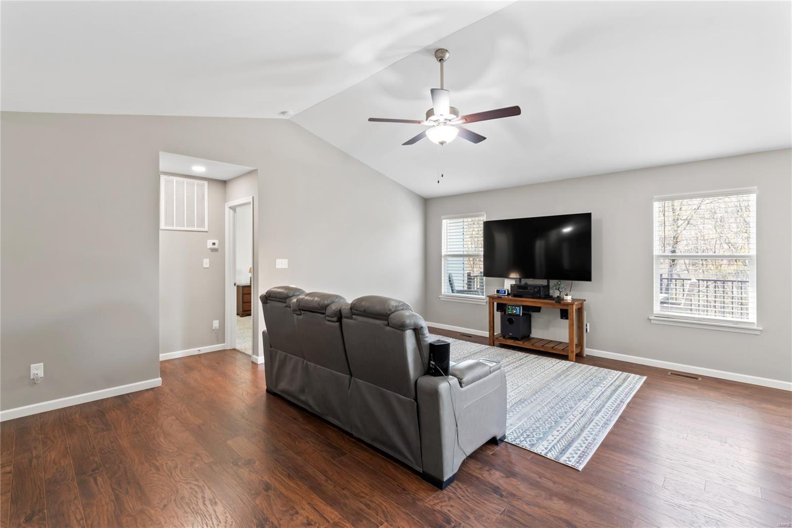 813 Boulder Crest Court Property Photo 7