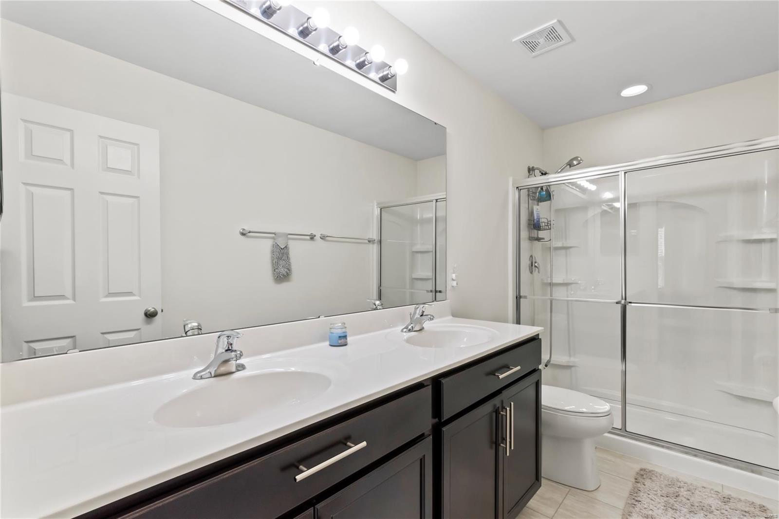 813 Boulder Crest Court Property Photo 16
