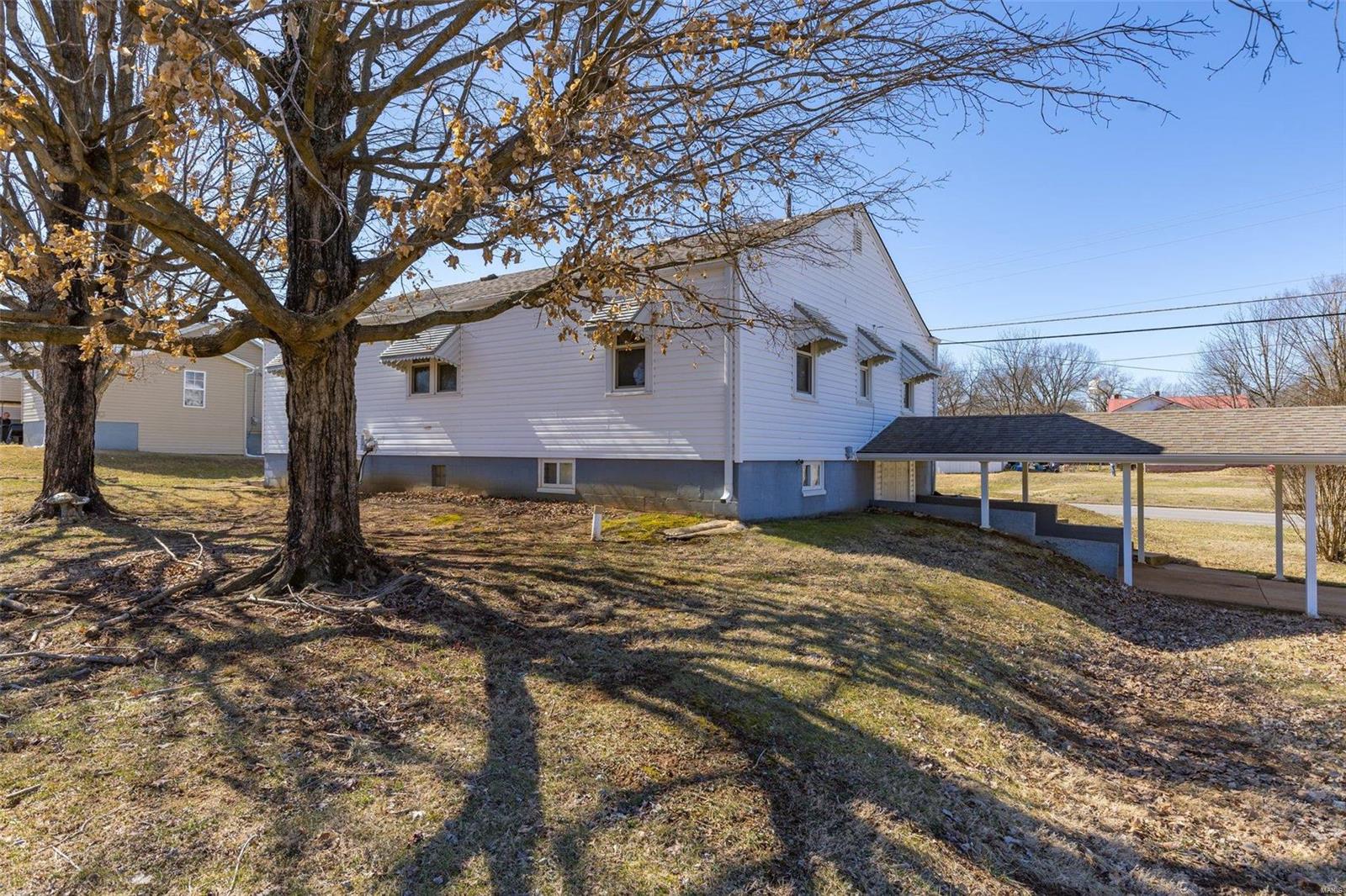 440 N Division Property Photo 7