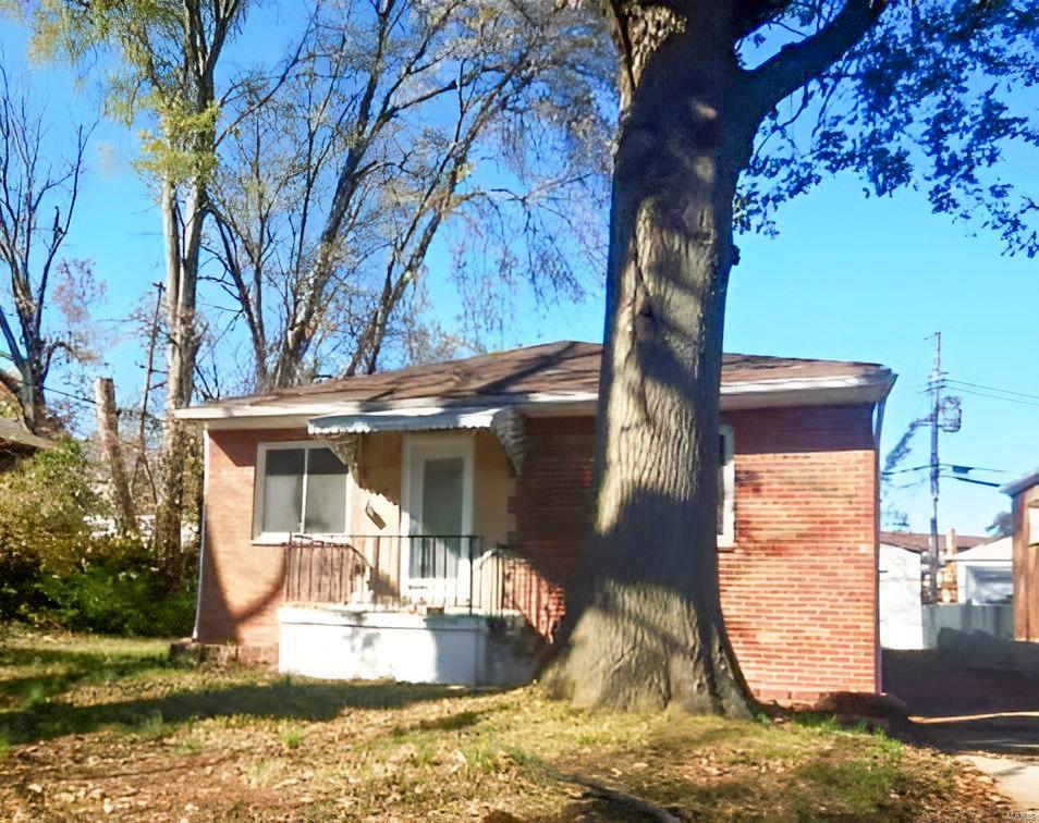 6443 East Court Property Photo