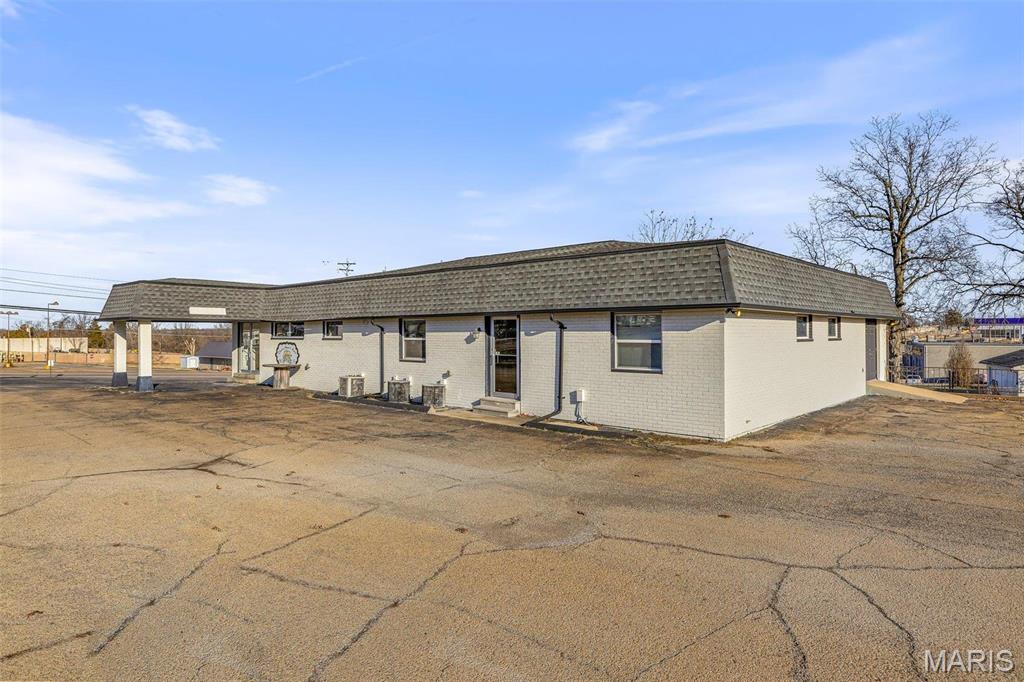 1421 E Main Property Photo 2