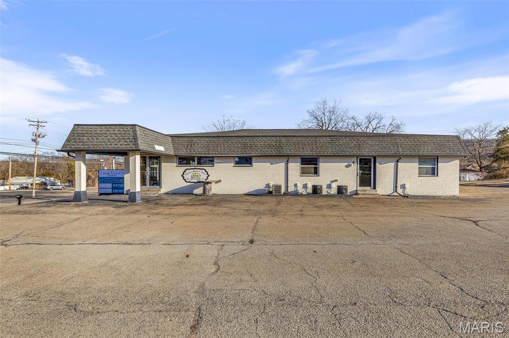 1421 E Main Property Photo 3