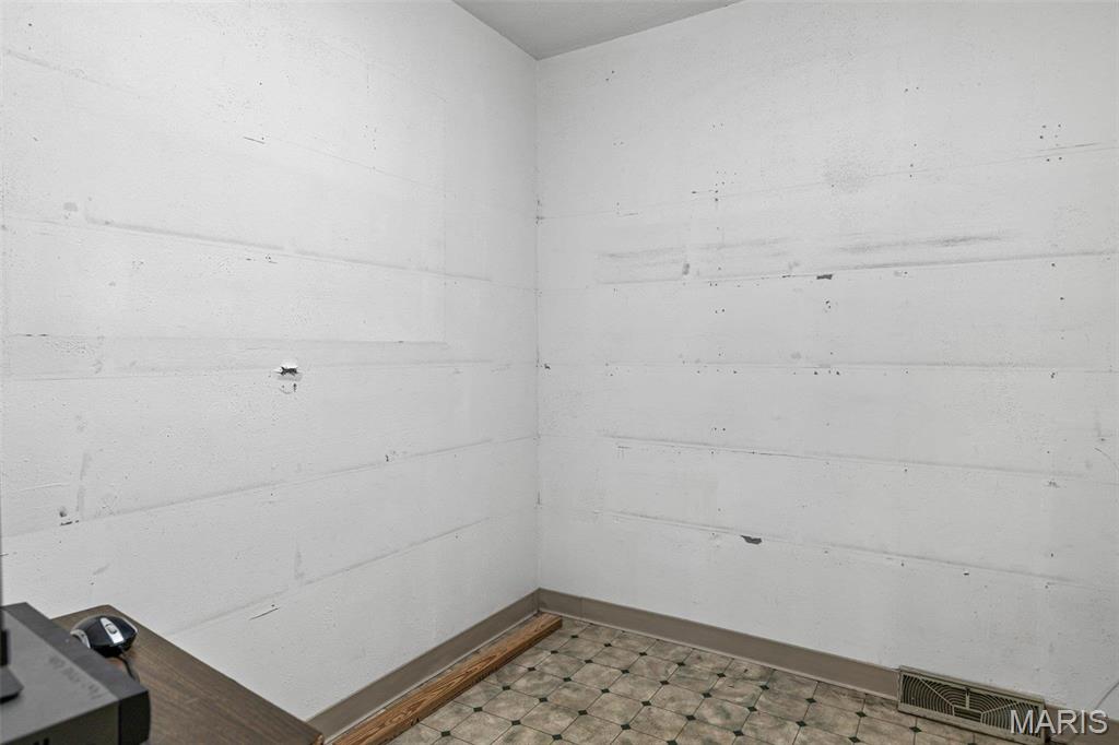 1421 E Main Property Photo 14