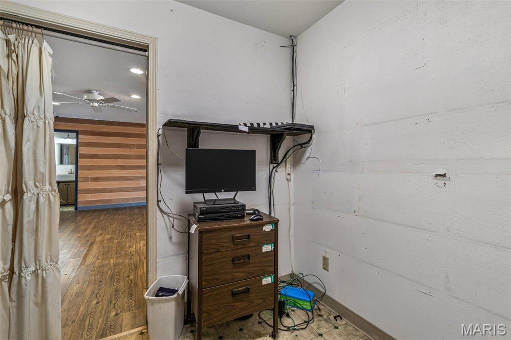 1421 E Main Property Photo 15