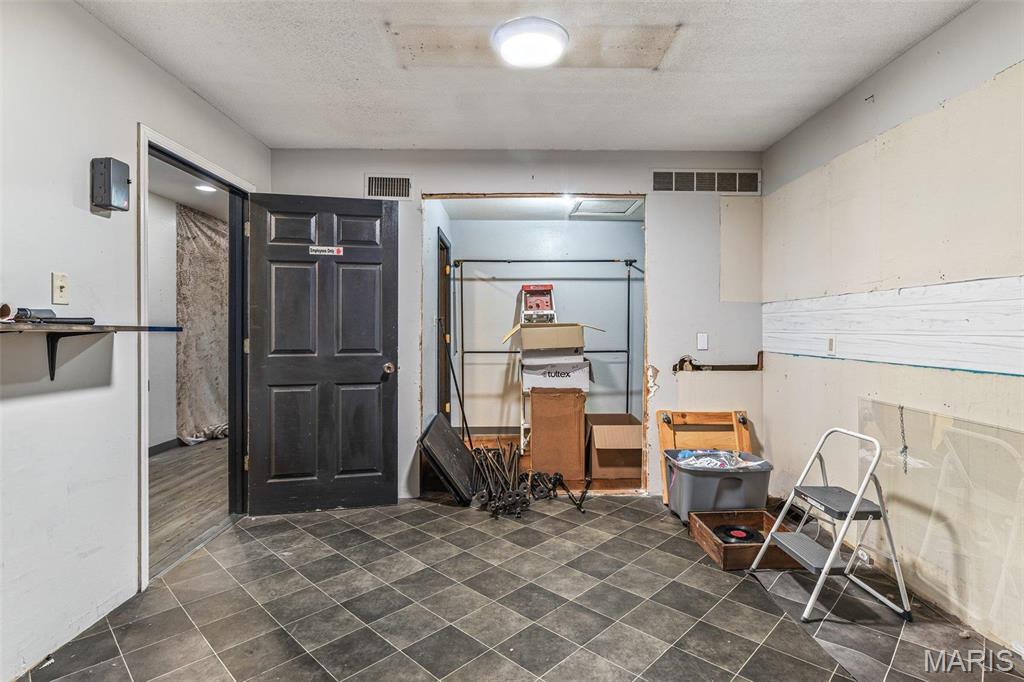 1421 E Main Property Photo 27