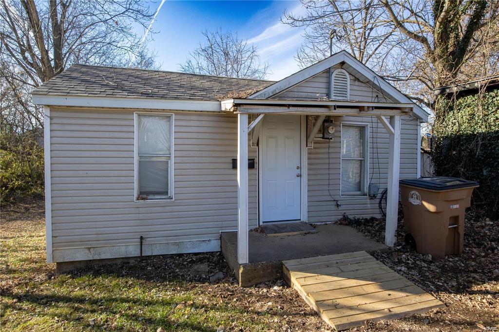 503 Newberry Property Photo 3