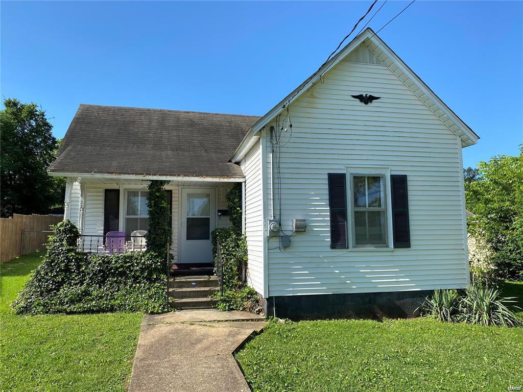 503 Newberry Property Photo 4