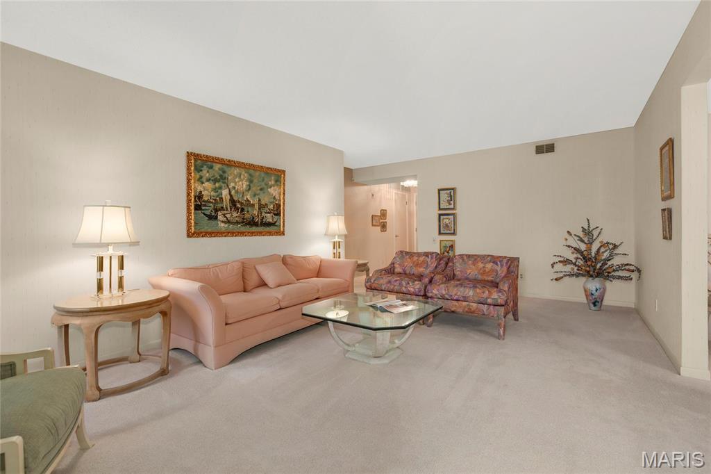 585 Coeur De Royale Drive 206 Property Photo 6