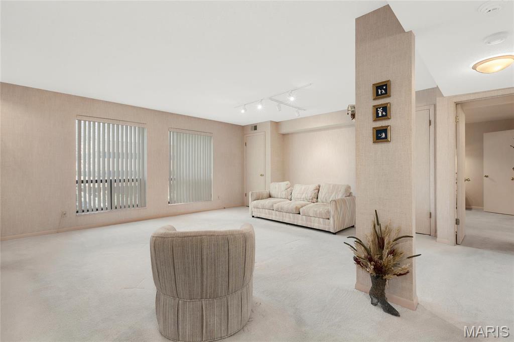 585 Coeur De Royale Drive 206 Property Photo 12
