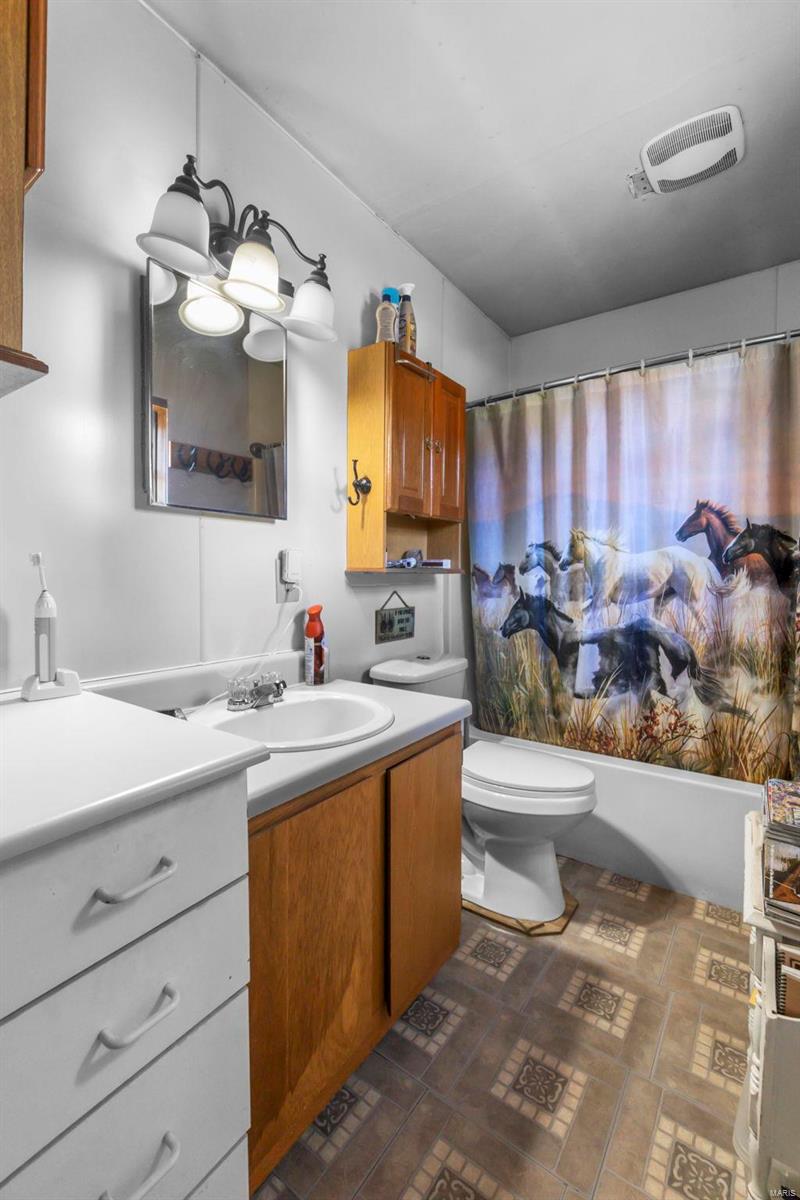 1395 Madison 311 Property Photo 9