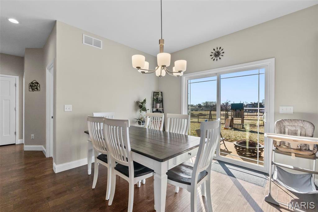 1665 Redbud Court Property Photo 8