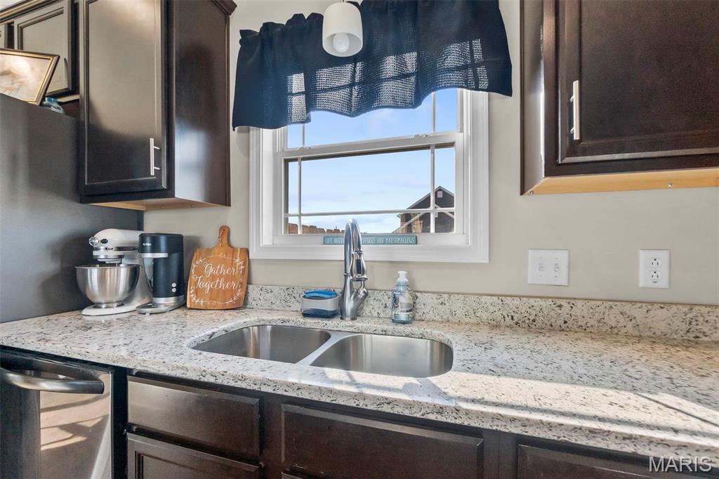 1665 Redbud Court Property Photo 10