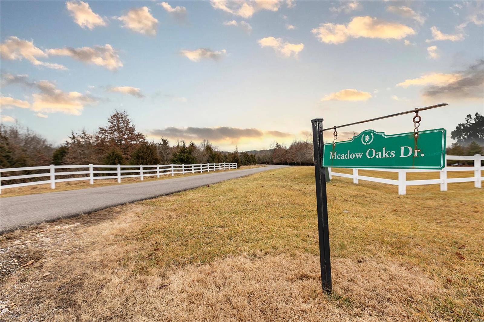 2108 Meadow Oaks Drive Property Photo 7
