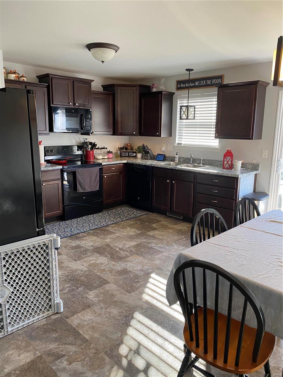 140 Valley Farms Drive Property Photo 6