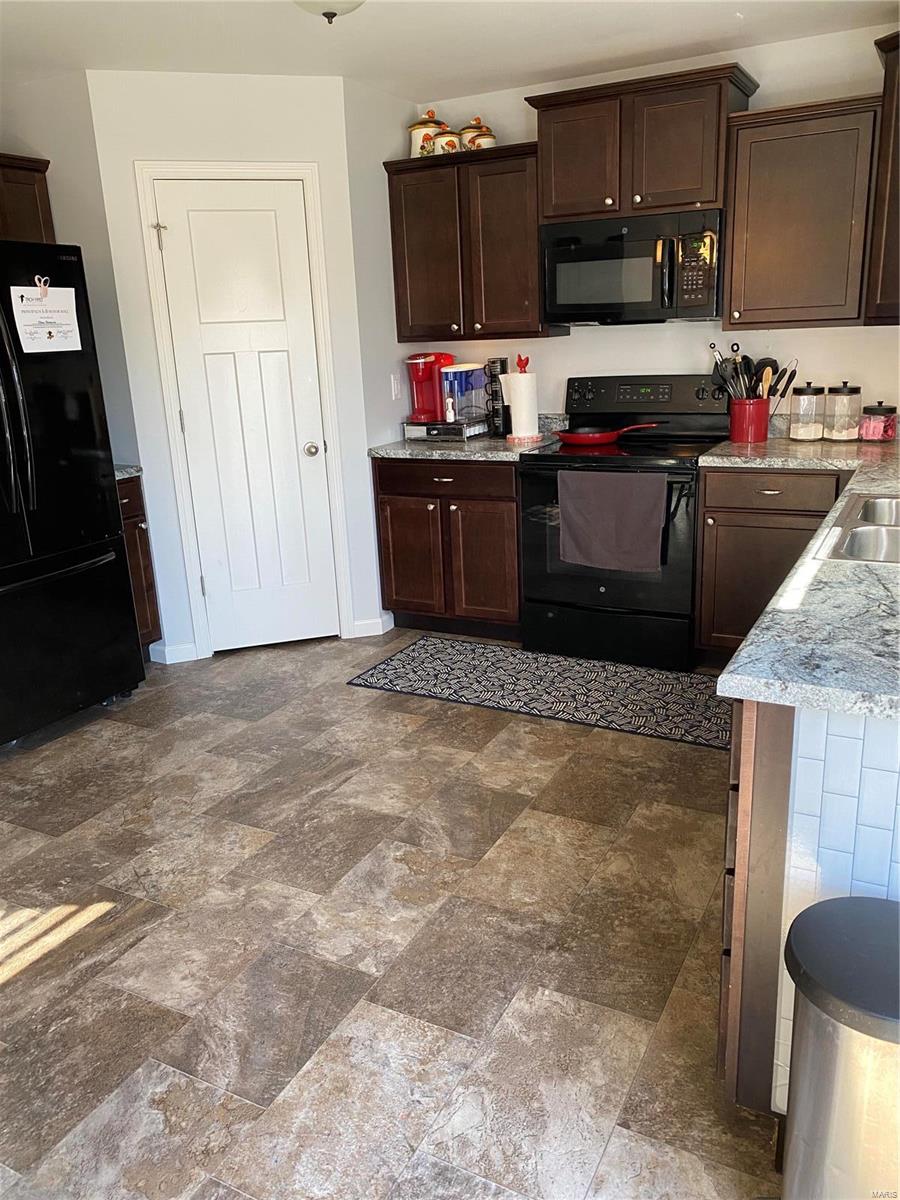 140 Valley Farms Drive Property Photo 8