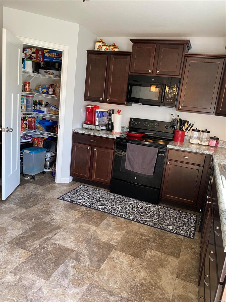 140 Valley Farms Drive Property Photo 10