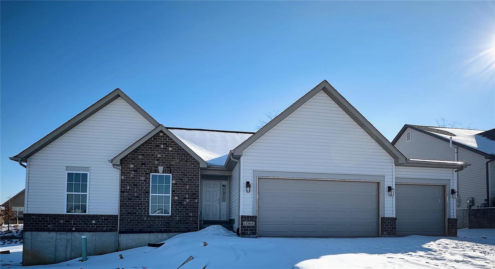 1066 Bloomfield Drive Property Photo 1
