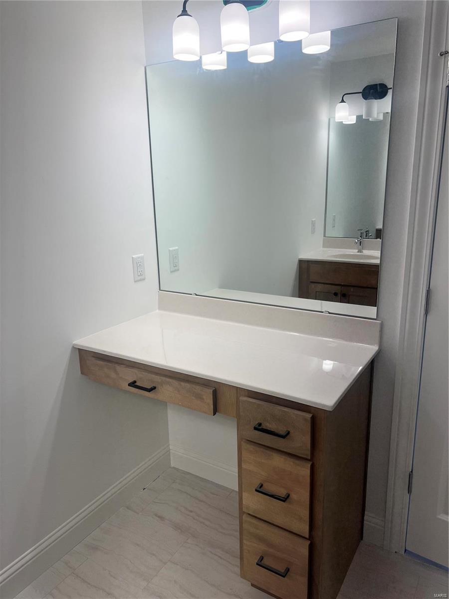 1066 Bloomfield Drive Property Photo 8