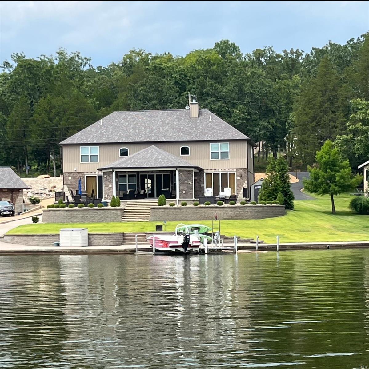 6020 N Lakeshore Drive Property Photo 3