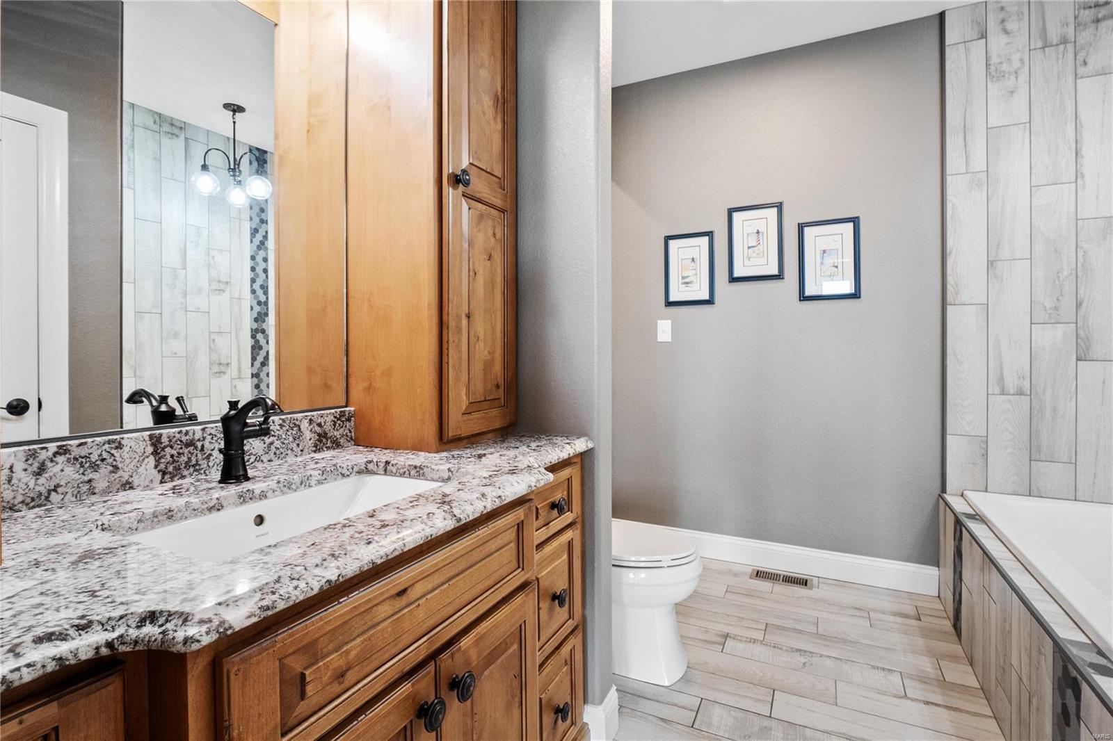 6020 N Lakeshore Drive Property Photo 22