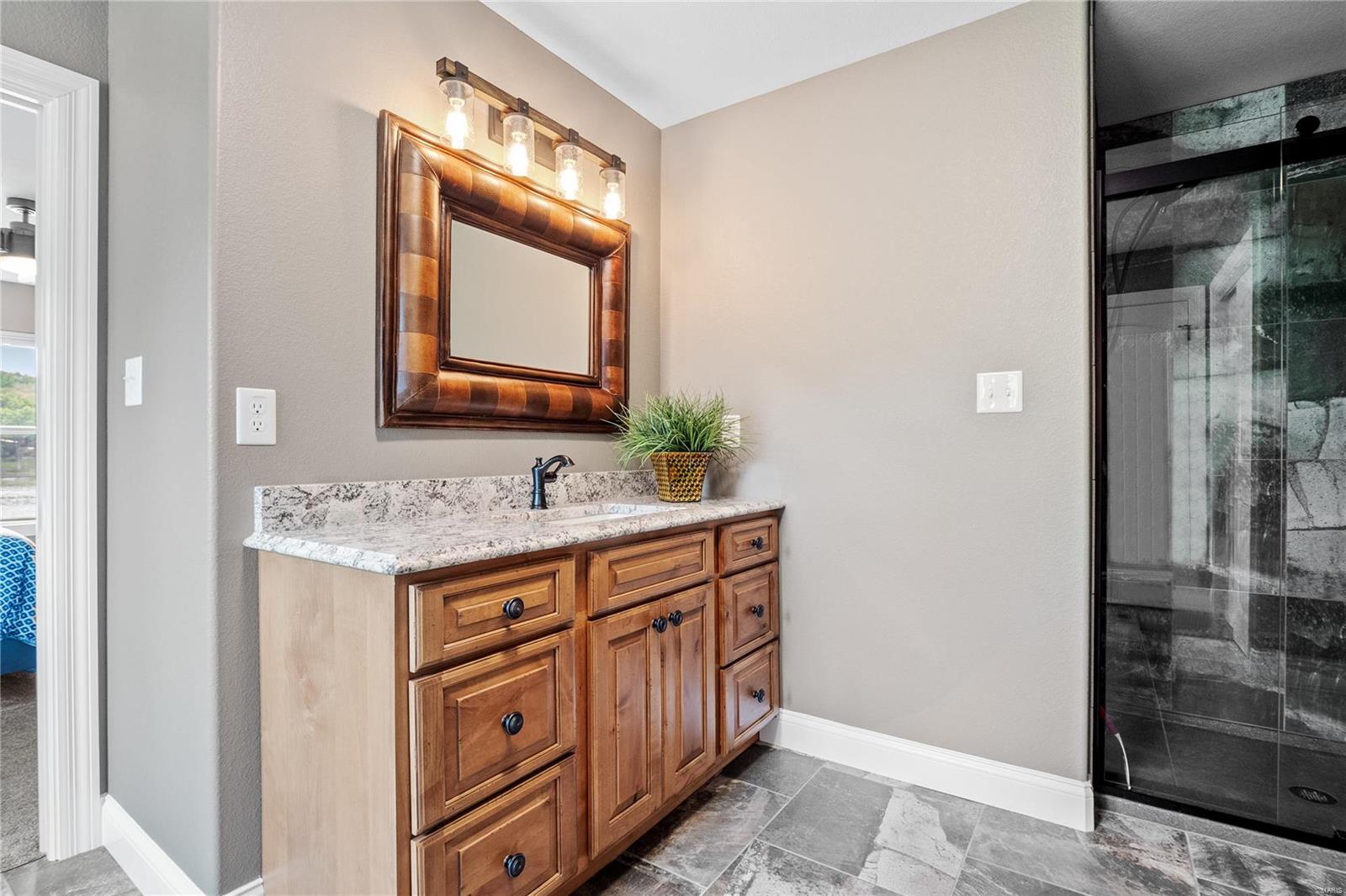 6020 N Lakeshore Drive Property Photo 30