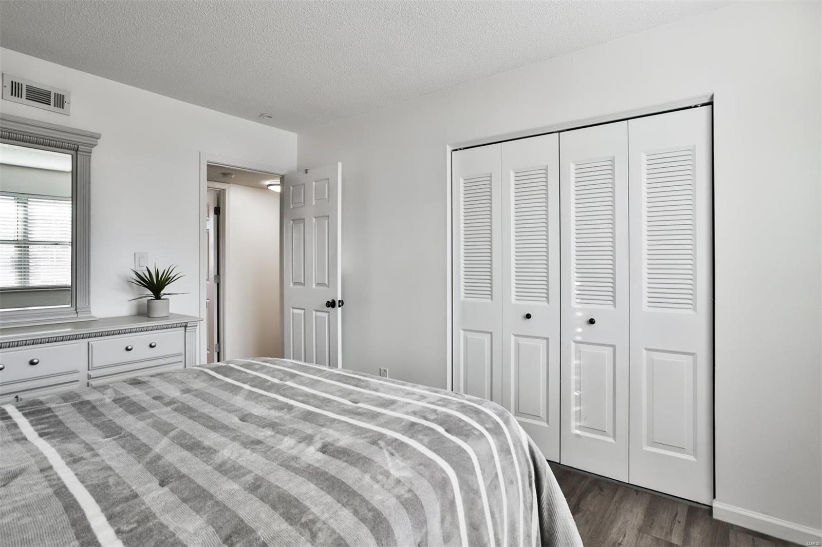 9154 Eager Road Property Photo 15