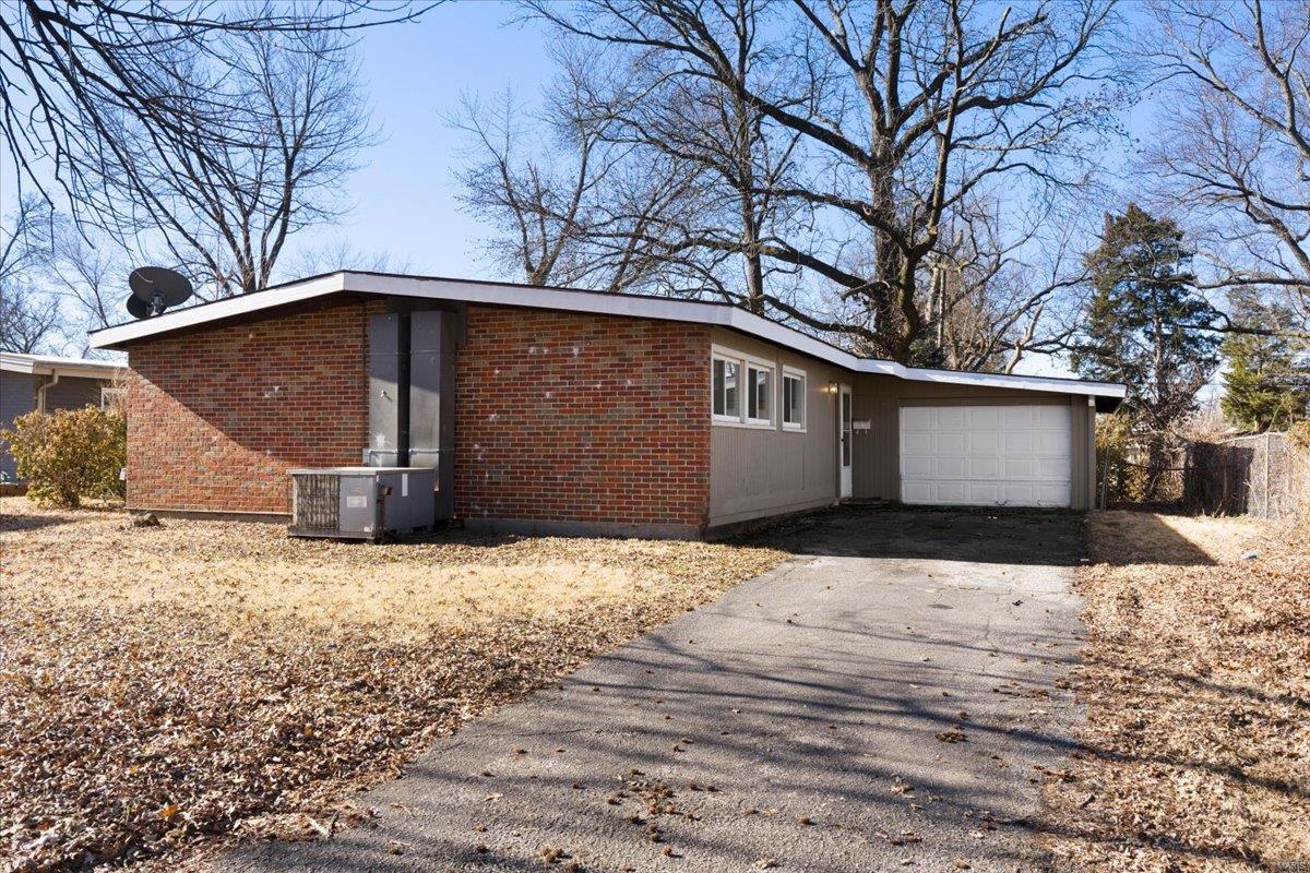8426 Buckthorn Drive Property Photo 1
